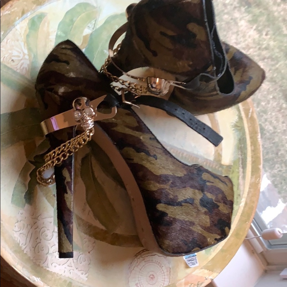 heels - Picture 3 of 6